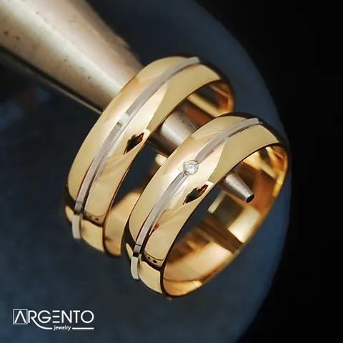 Ob093 Obrączki z żółtego złota z diamentem