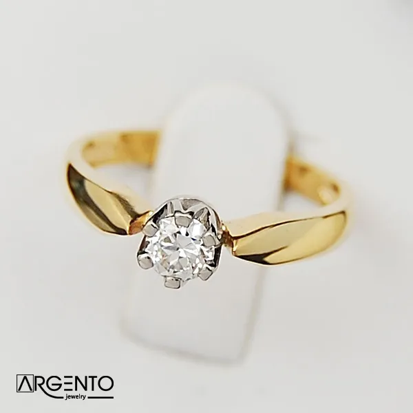 P035 Pierścionek z 0,25 ct brylantem