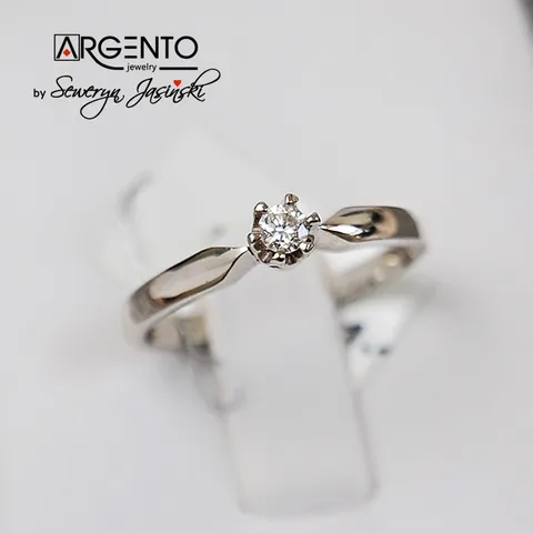 P068 Pierścionek z brylantem 0,20 ct