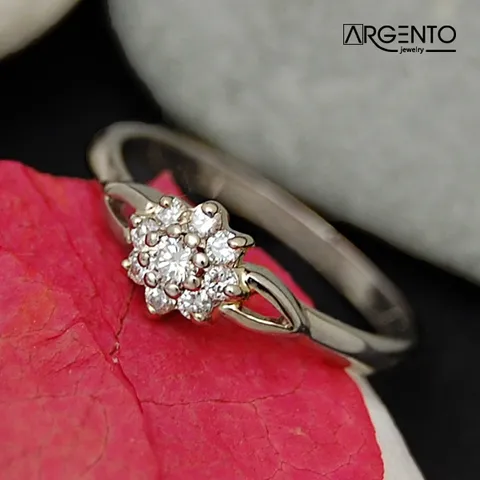 P038 Pierścionek z brylantami 0,16 ct
