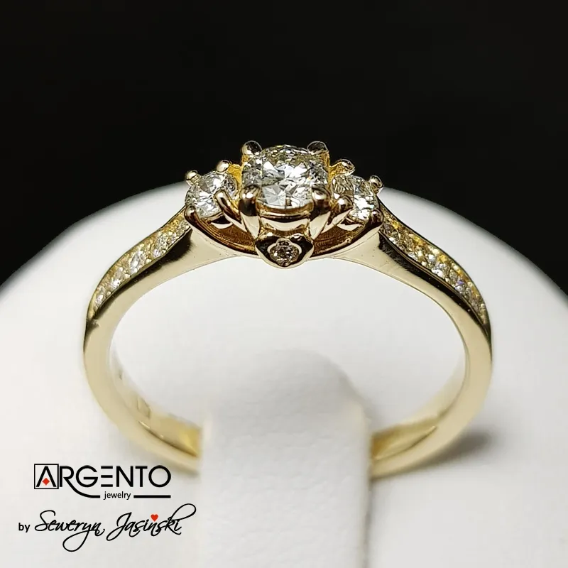 Pierścionek z brylantami 0,45 ct P093