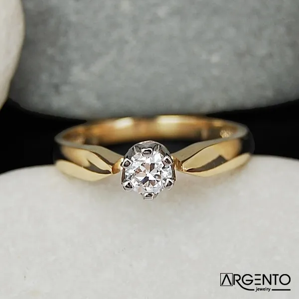 P035 Pierścionek z 0,25 ct brylantem