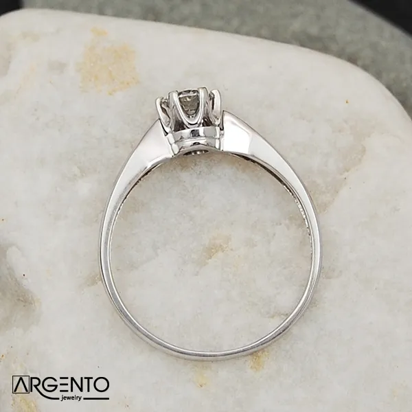 P041 Ekskluzywny pierścionek z 0,50 ct brylantem