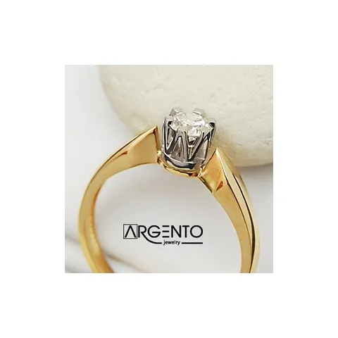 P035 Pierścionek z 0,25 ct brylantem